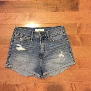 Light wash slight ripped Abercrombie & Fitch short